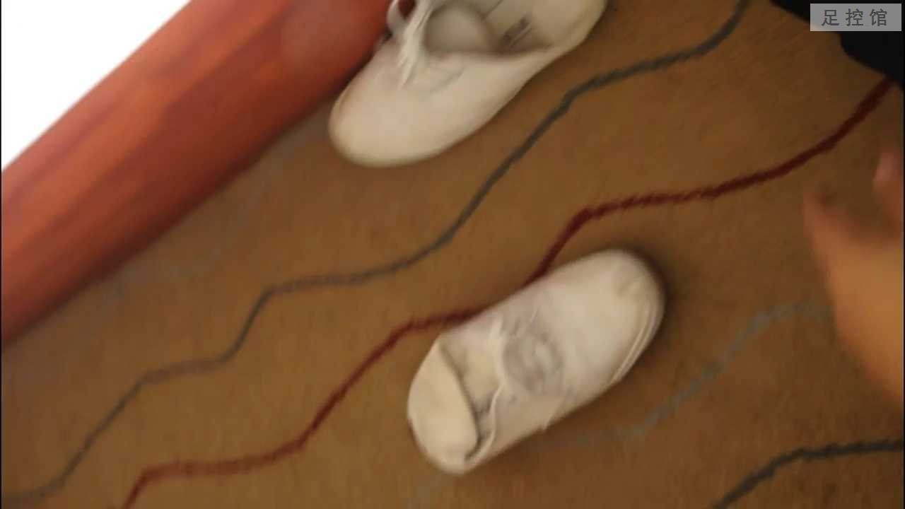 1米78女神模特被约出来吻脚_001_2521.png