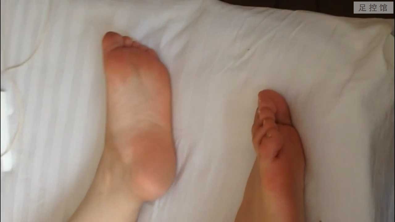 1米78女神模特被约出来吻脚_001_2721.png